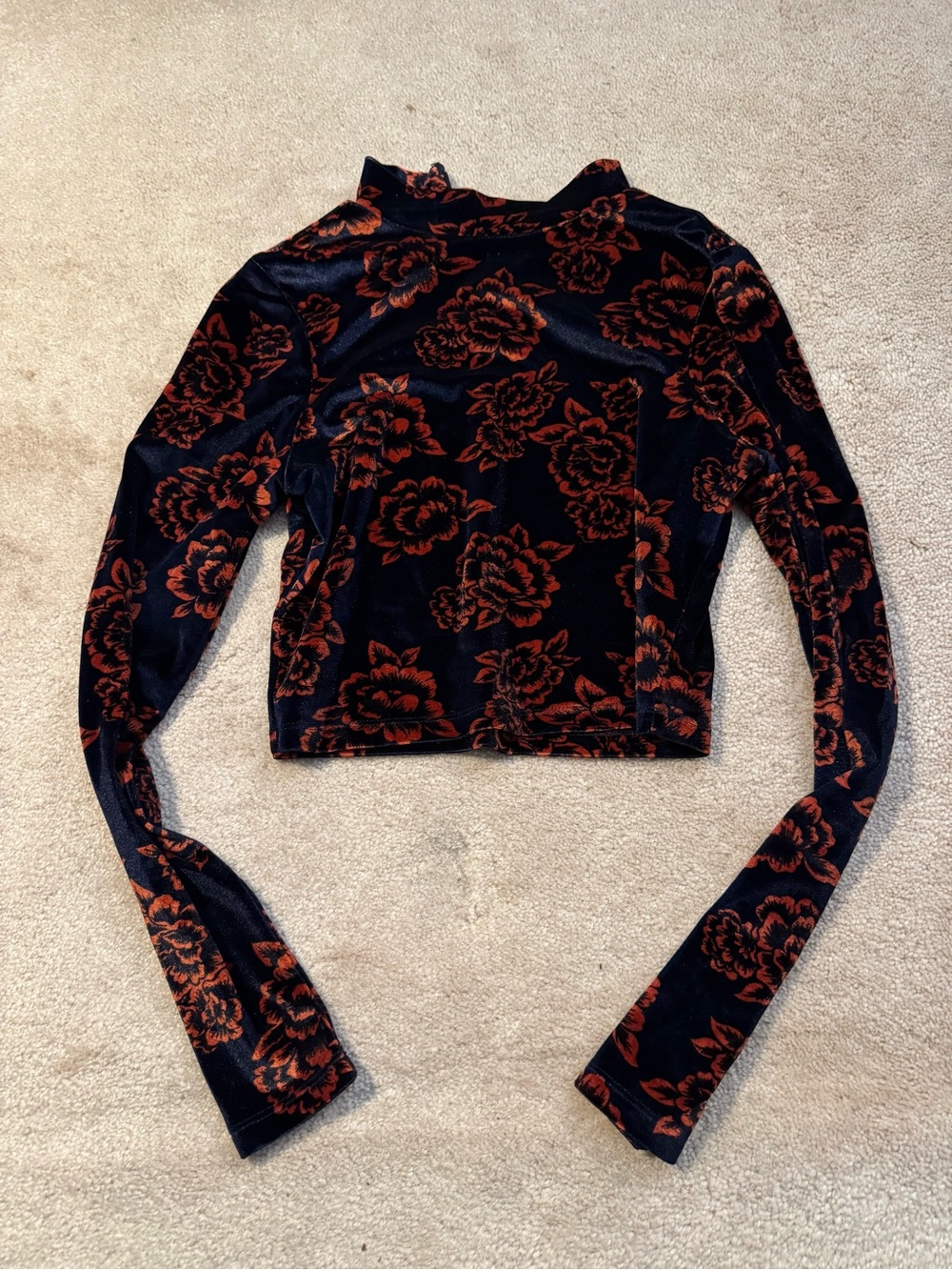 Women's Long-Sleeve Floral Velvet Crop Top - Navy & Red